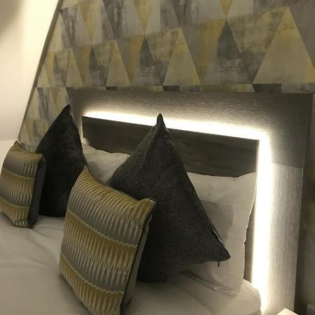 Sunset Studio Apartments Аберерън Екстериор снимка