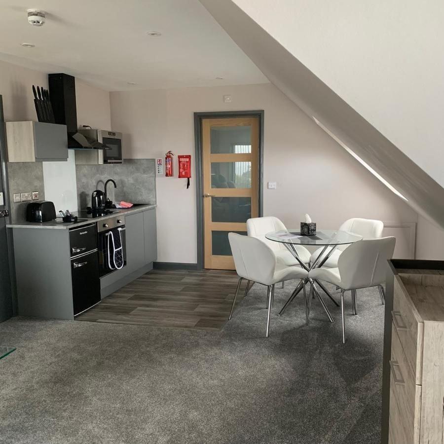 Sunset Studio Apartments Аберерън Екстериор снимка