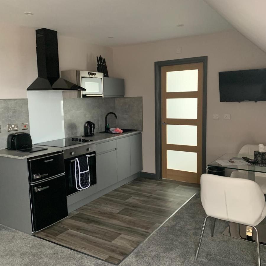 Sunset Studio Apartments Аберерън Екстериор снимка