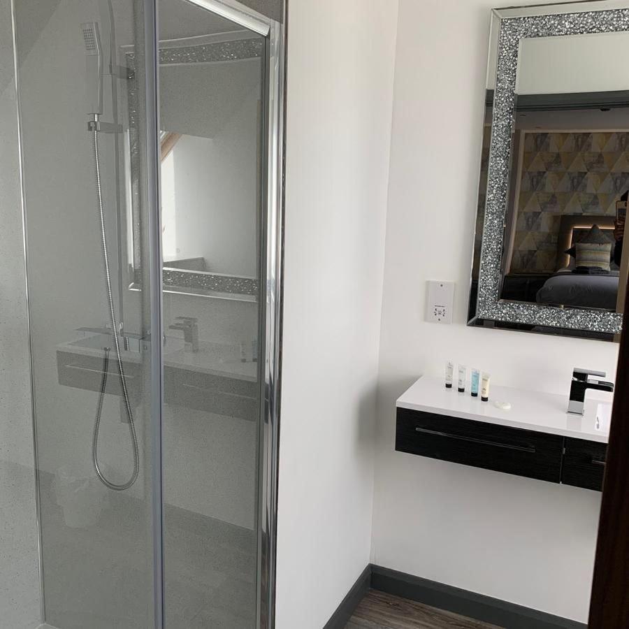 Sunset Studio Apartments Аберерън Екстериор снимка